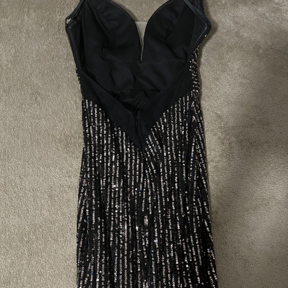 Black & Gold sequin prom/pageant dress. - Picture 3 of 5